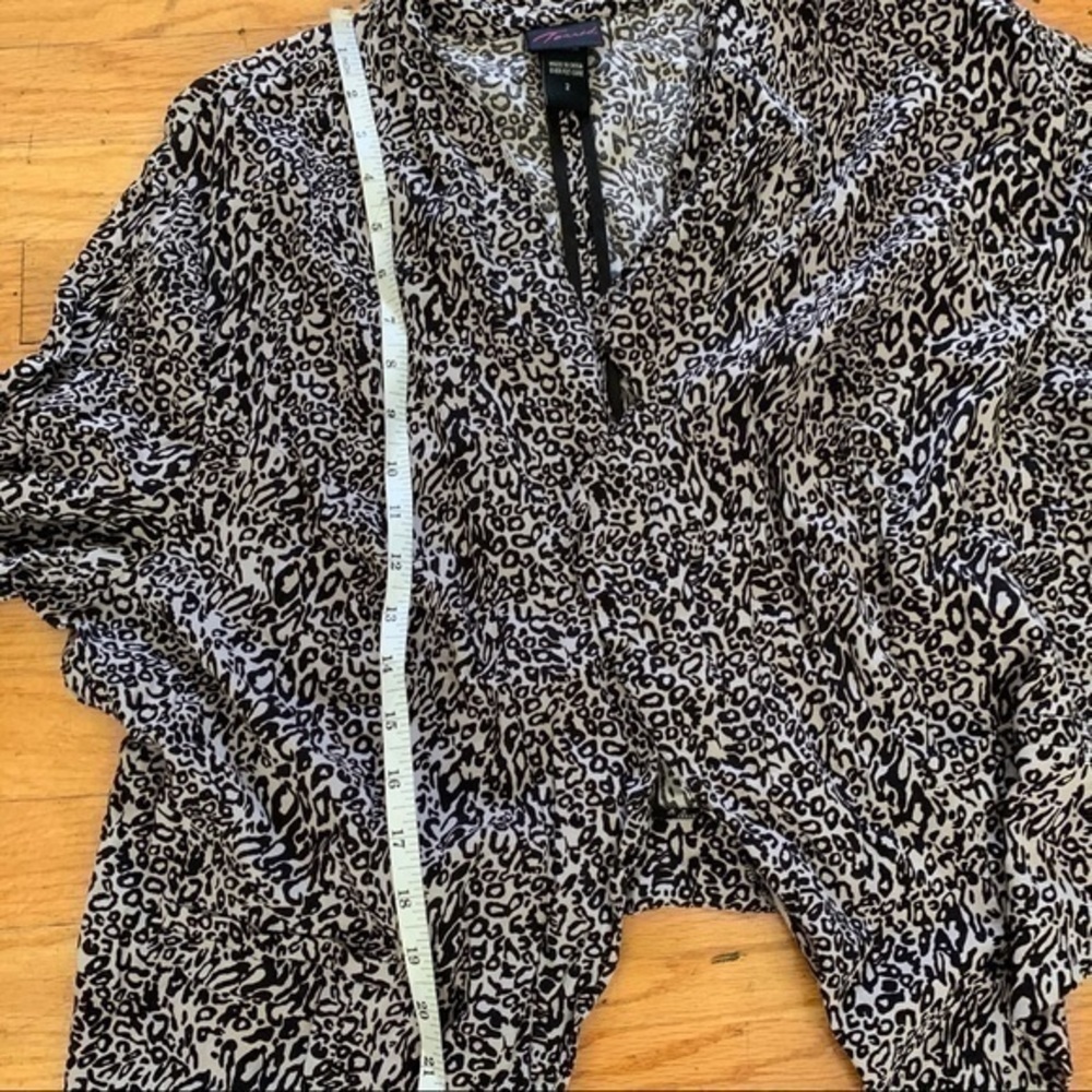 Torrid size 2 animal print shrug - Picture 7 of 8